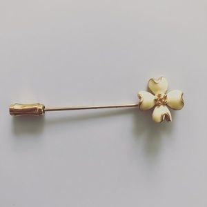 Vintage Flower Pin White & Gold